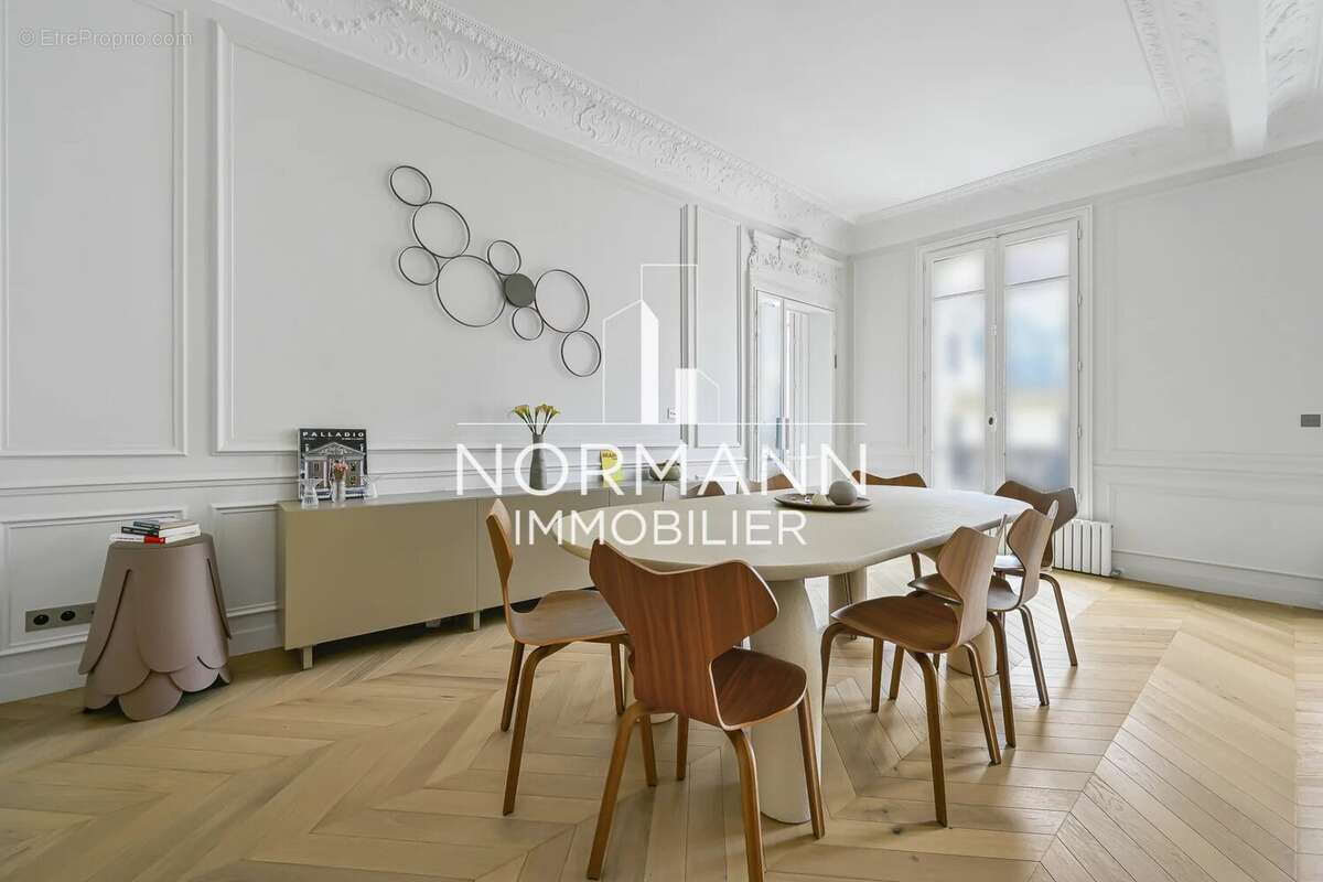 Appartement à PARIS-8E