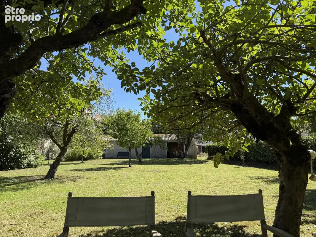 Elégante maison de ville de 3/4 chambres avec jardin de cour privé et petit verger. - photo 2