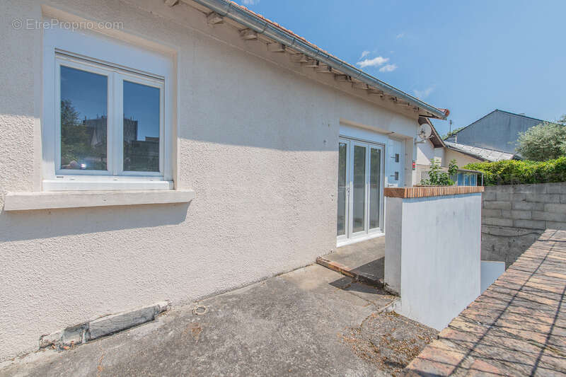 IMMEUBLE avec local commercial + appartement à vendre BONNEUIL SUR MARNE (94) - photo 14