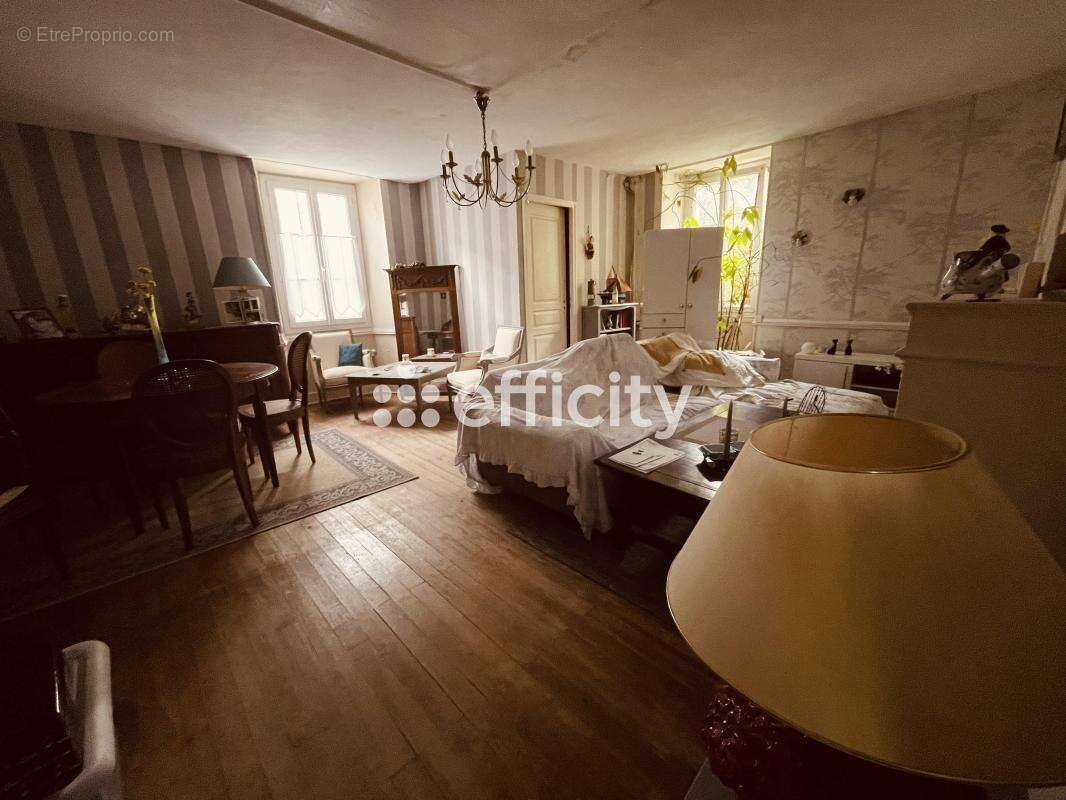 Maison 329 m² à Fontaine-Chalendray  - photo 7