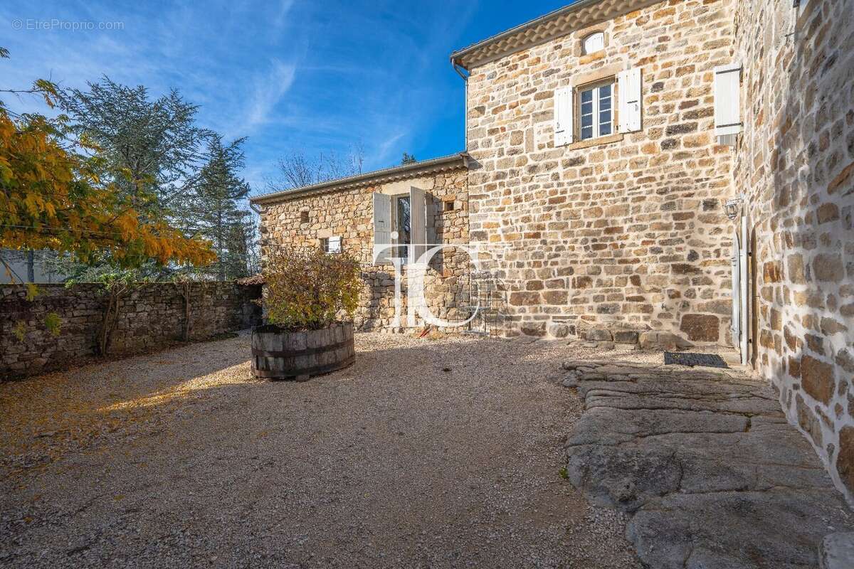 Maison à LABLACHERE