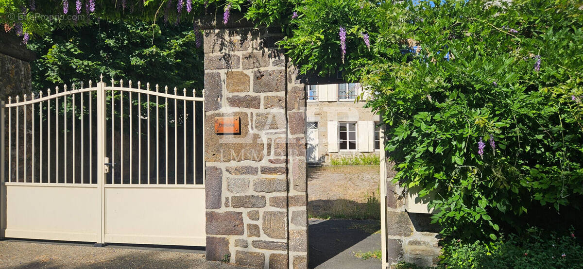 Maison à SOUGE-LE-GANELON