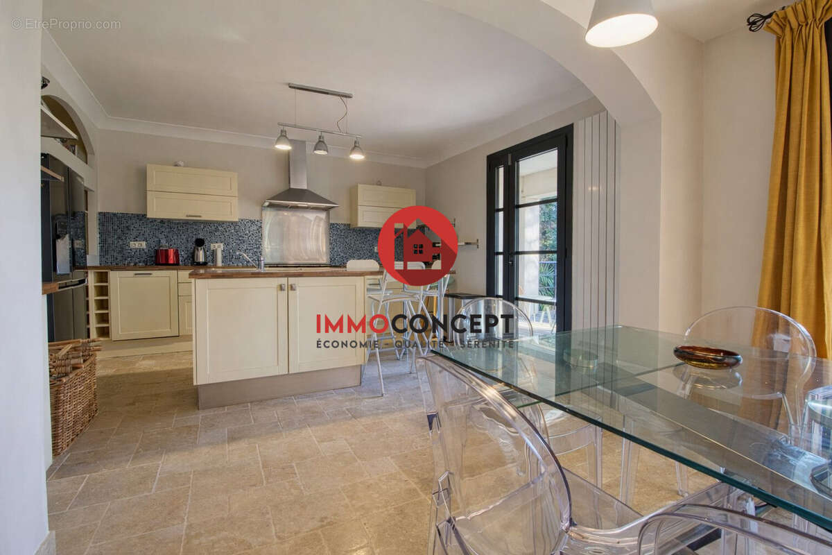 Cuisine - Maison à PUJAUT