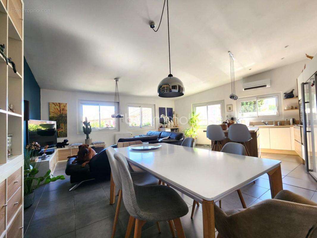 Superbe appartement rénové de 121,51 m² avec trois grandes chambres - photo 2
