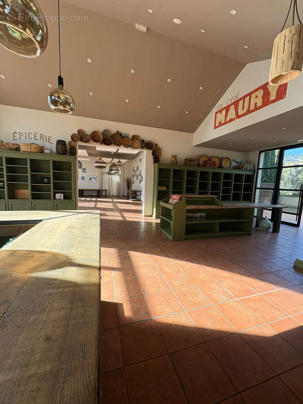 Commerce à MAURY