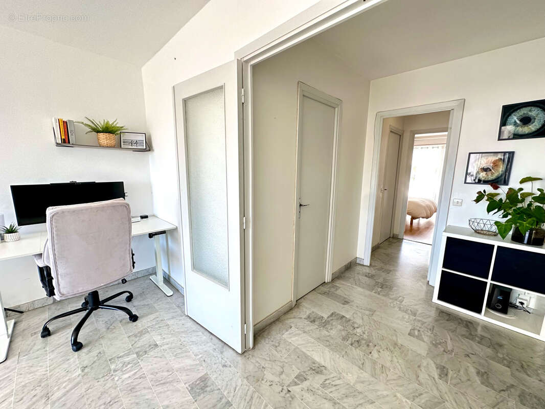 Appartement à SAINT-LAURENT-DU-VAR