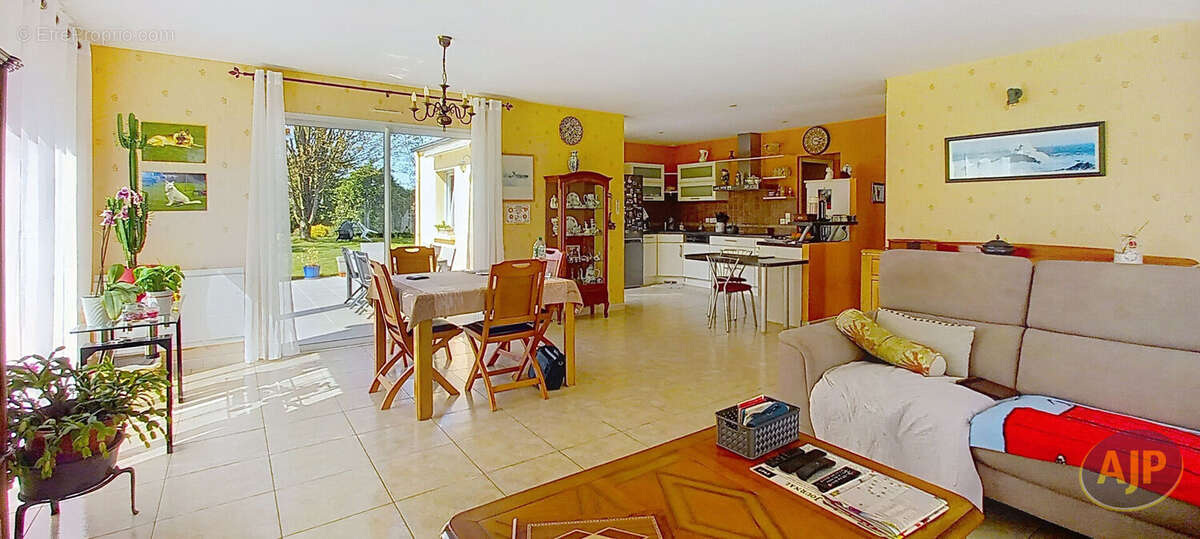 Maison à JUIGNE-DES-MOUTIERS