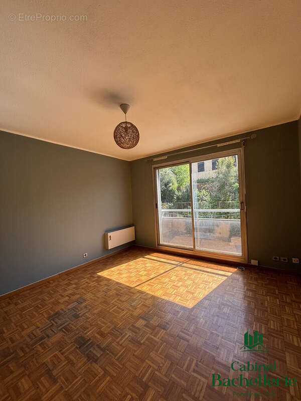 Appartement à MARSEILLE-4E