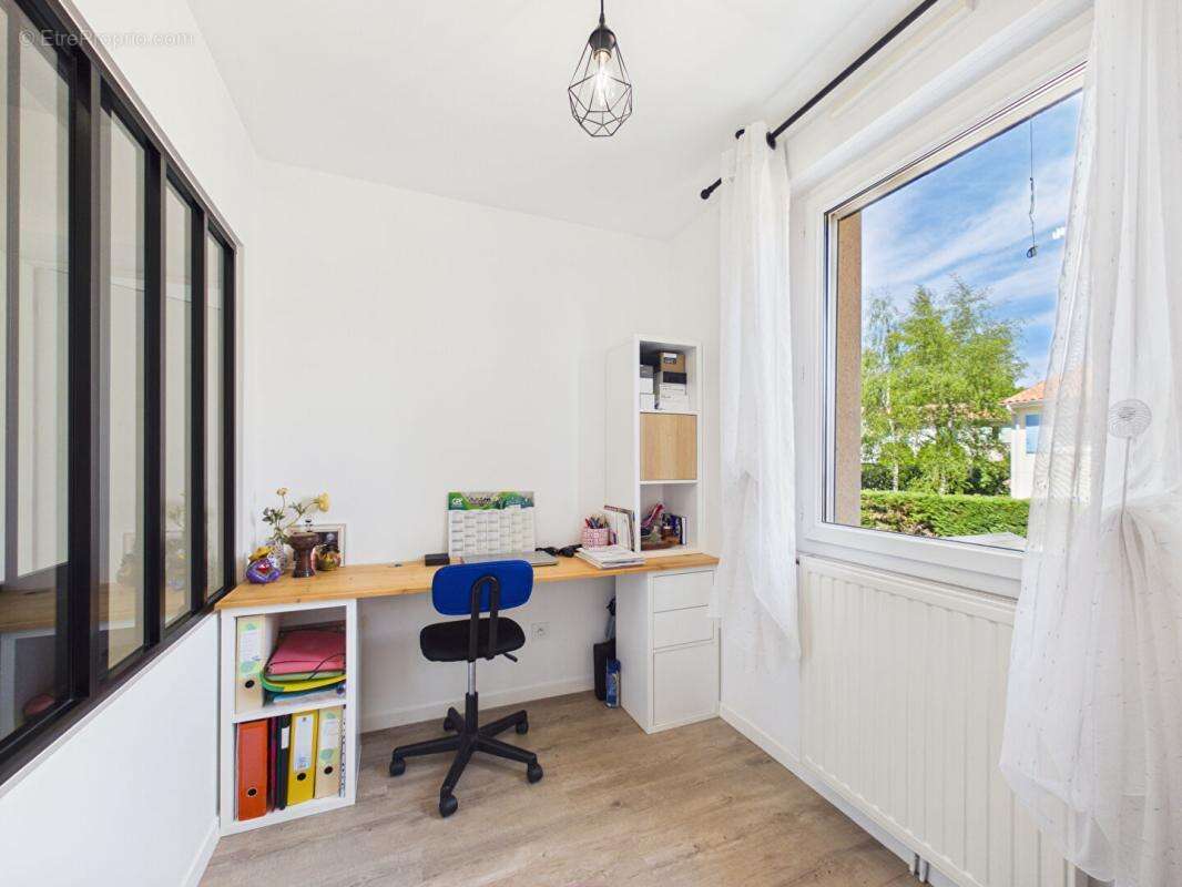 Maison de 124 m 2 à Mignaloux Beauvoir , 3 chambres, 1 bureau,  jardin, garage - photo 12