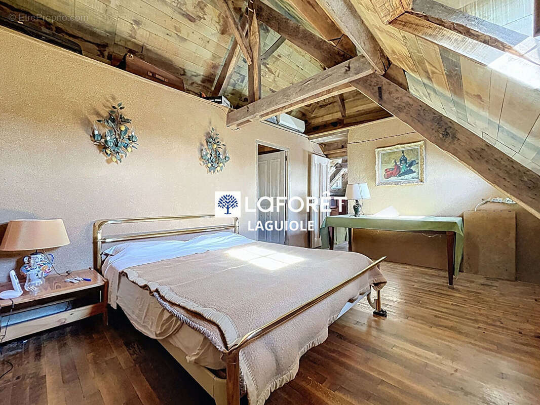 Maison à LACROIX-BARREZ