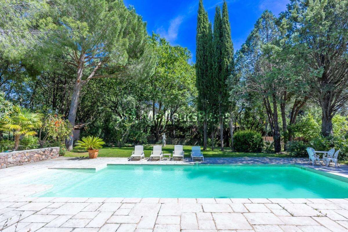 Maison à ROQUEBRUNE-SUR-ARGENS