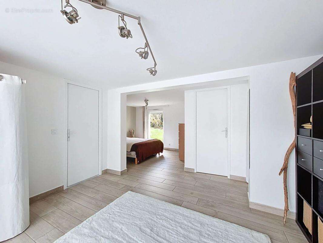 Maison à LES CLAYES-SOUS-BOIS