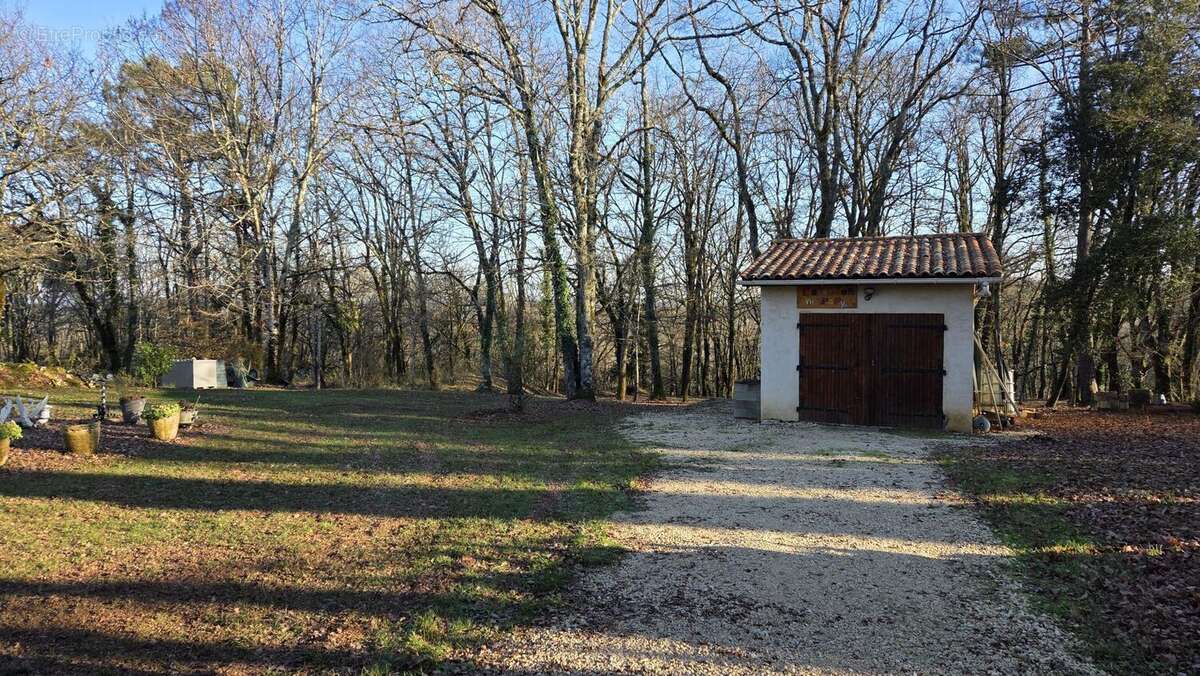 Garage indépendant  - Maison à DAGLAN