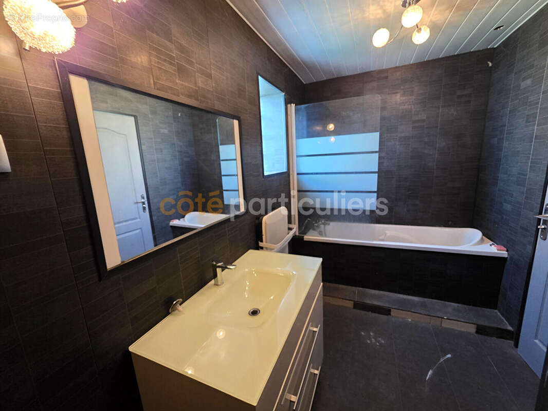 Maison à VILLENEUVE-SUR-YONNE