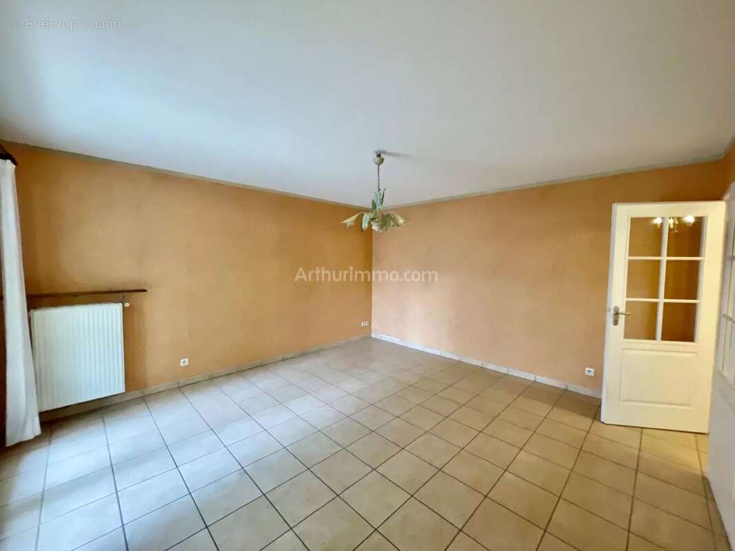 Appartement à LA TOUR-DU-PIN