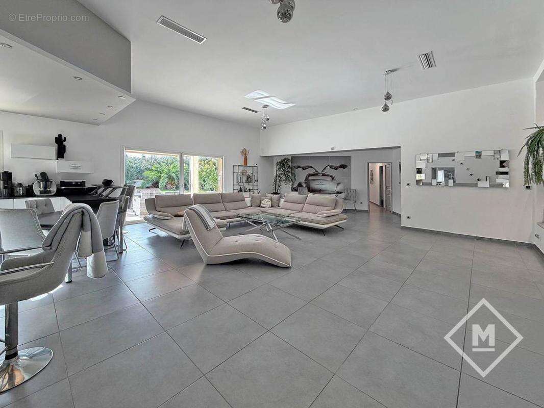 Maison d’Architecte de 250 m² dans un Écrin Arboré de 3 000 m² - photo 12