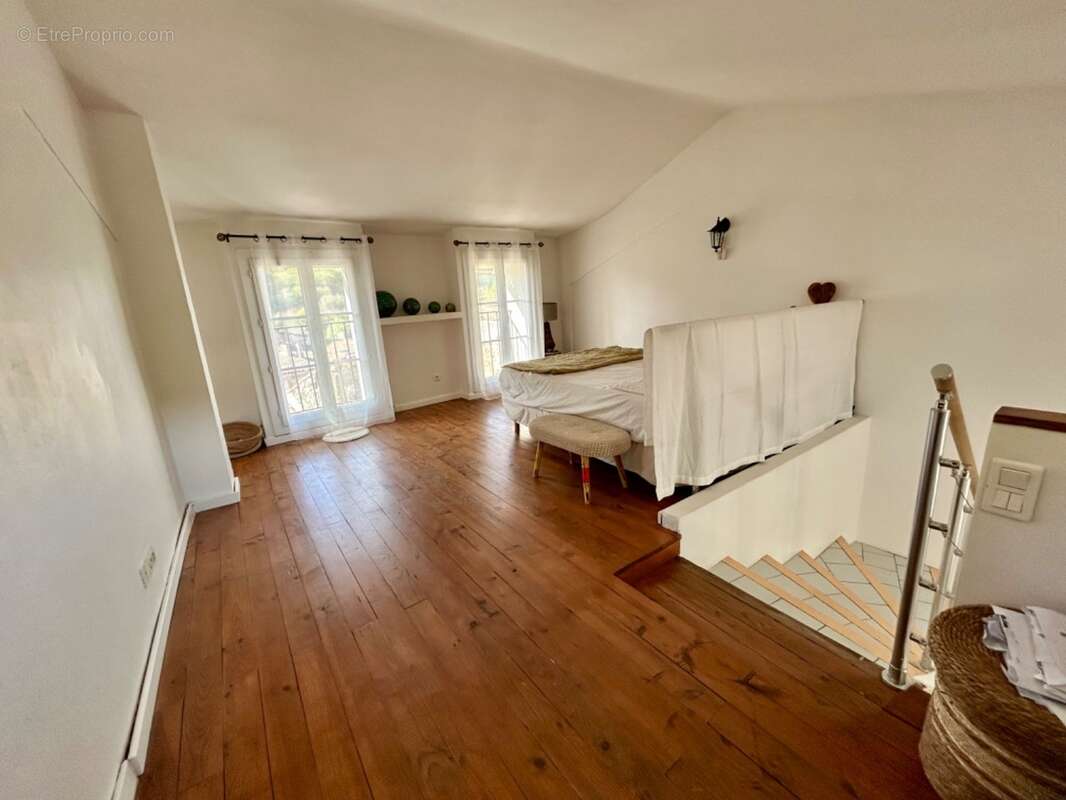 Appartement à SALERNES