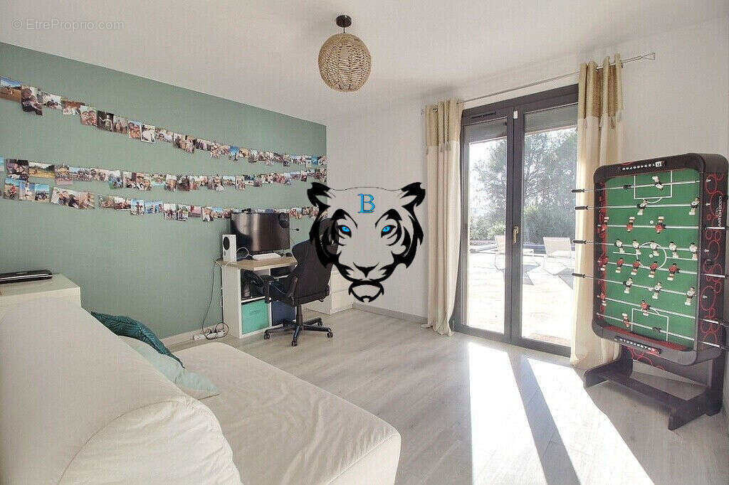 Maison à ROQUEBRUNE-SUR-ARGENS