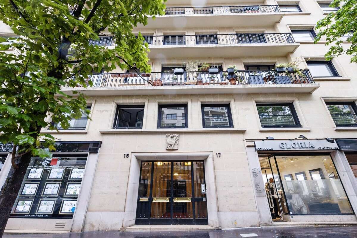 Appartement à PARIS-16E