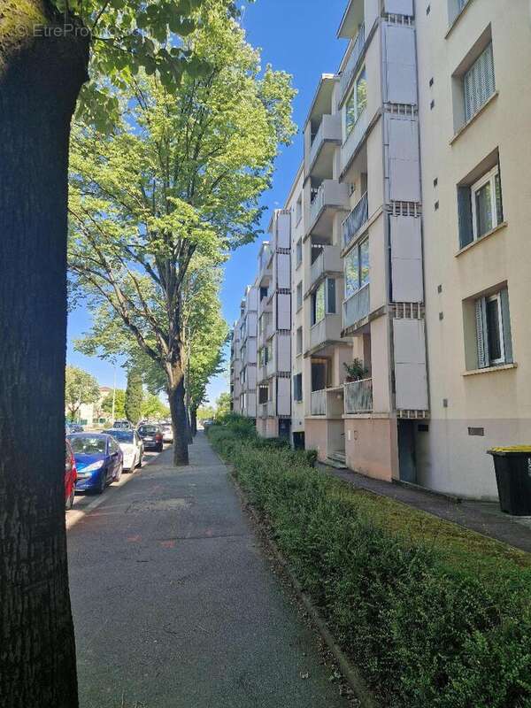   - Appartement à VENISSIEUX