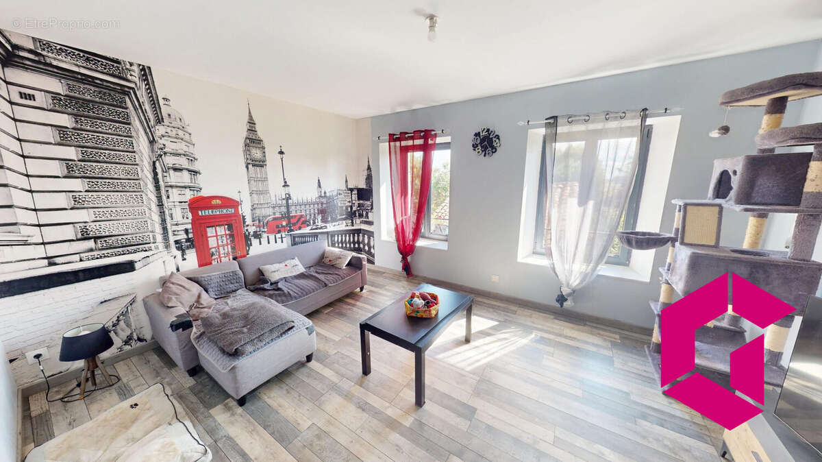 Maison à SAINT-PIERRE-DU-CHAMP