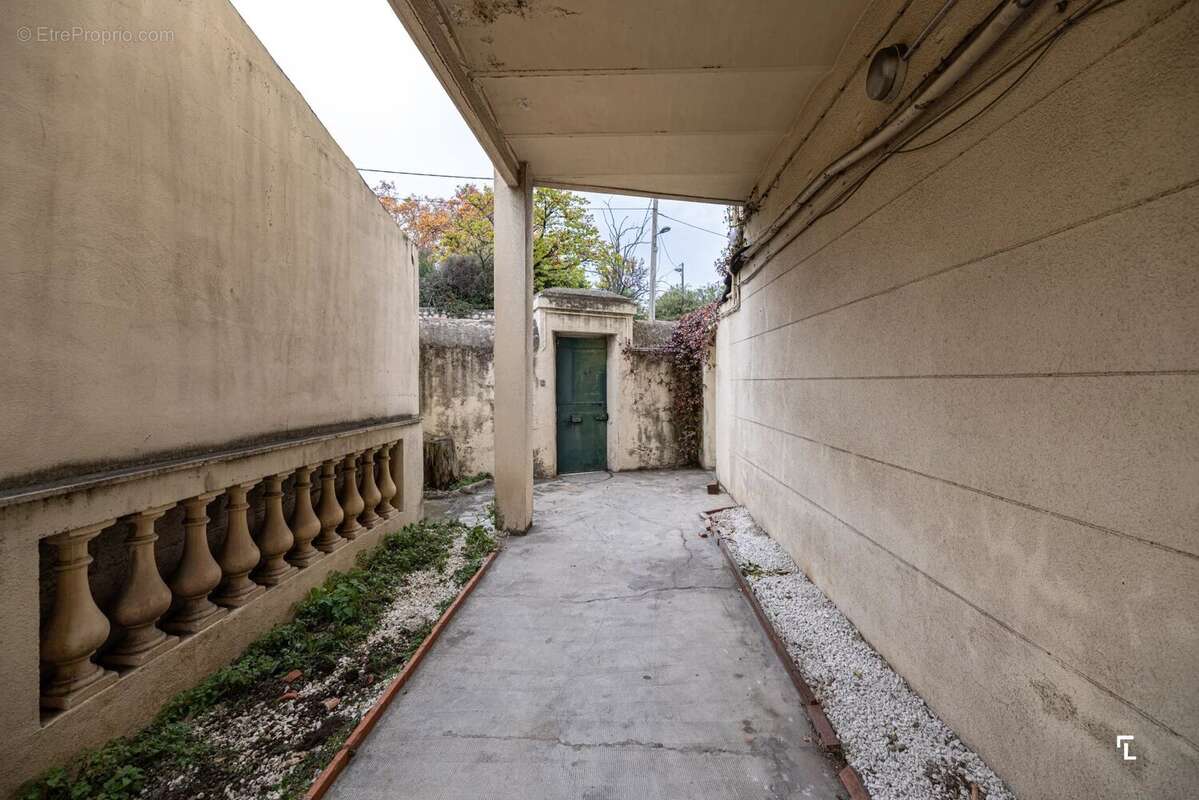 Commerce à MARSEILLE-14E