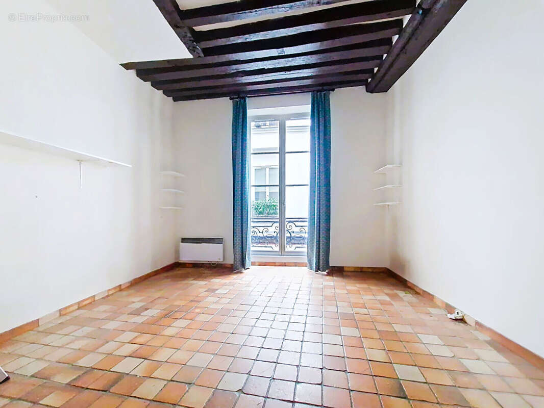 Appartement à PARIS-1E