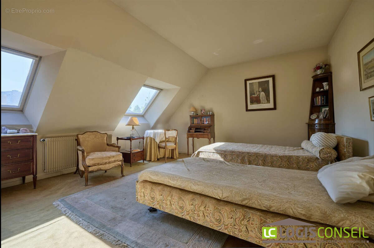 Maison à VERRIERES-LE-BUISSON