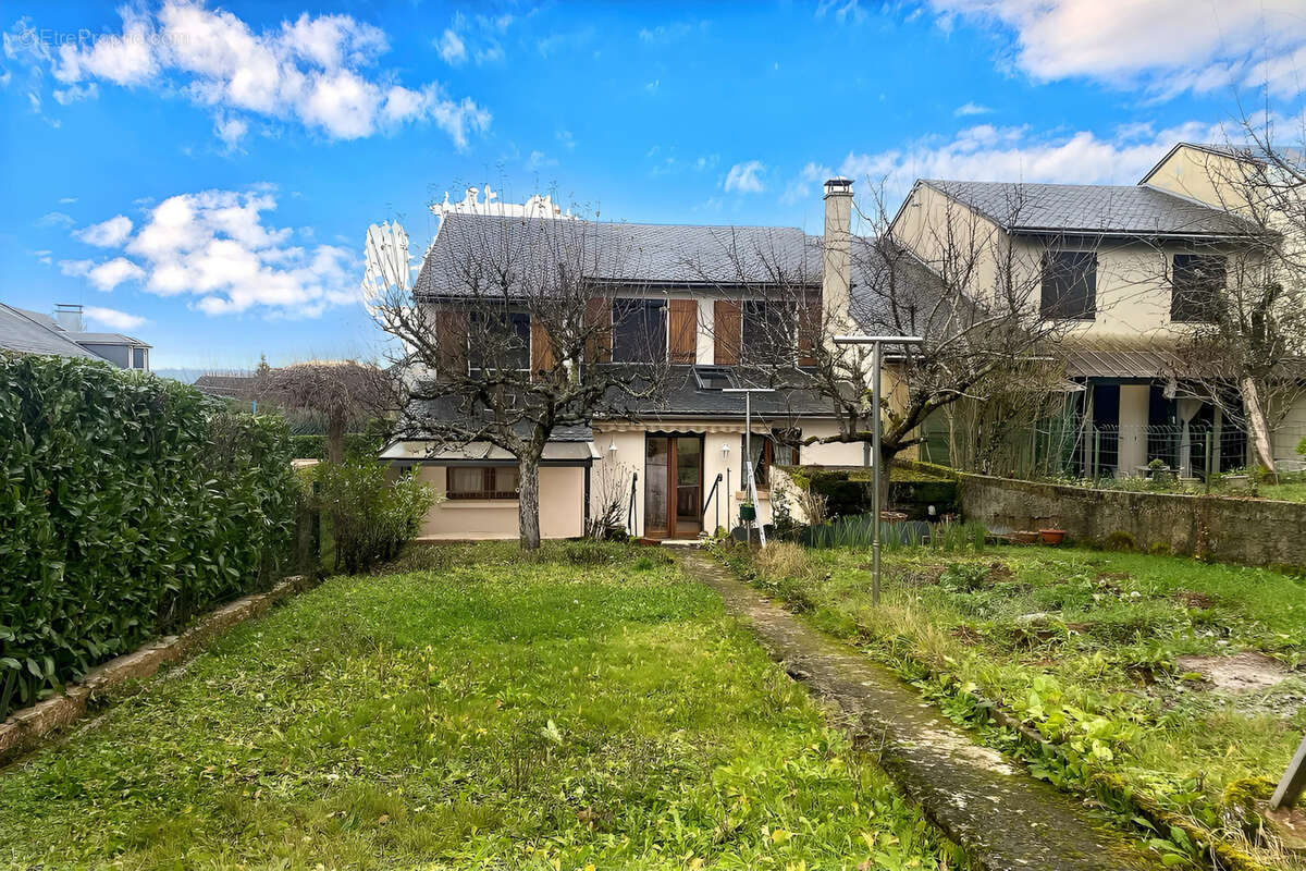 Maison à ONET-LE-CHATEAU