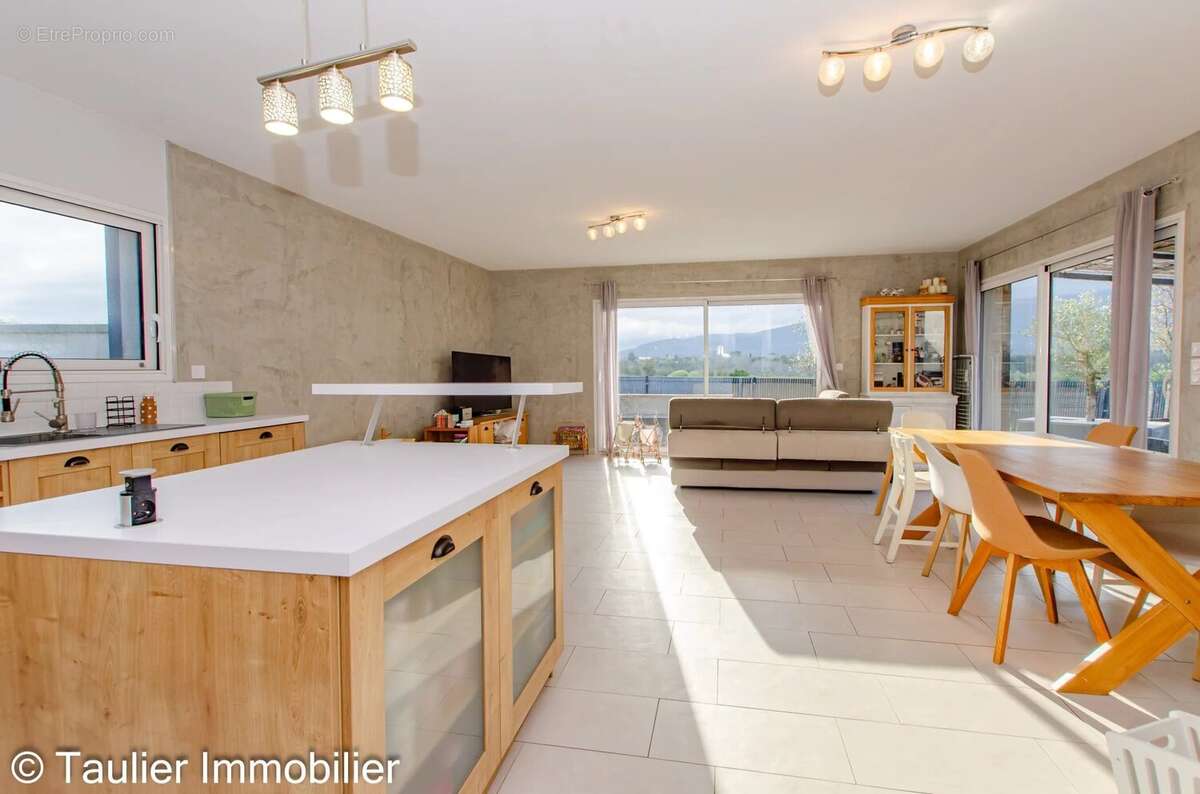 Maison à SAINT-LATTIER