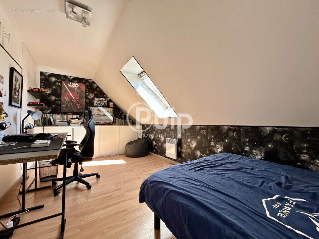 À découvrir sans tarder : belle maison individuelle aux volumes généreux ! - photo 12