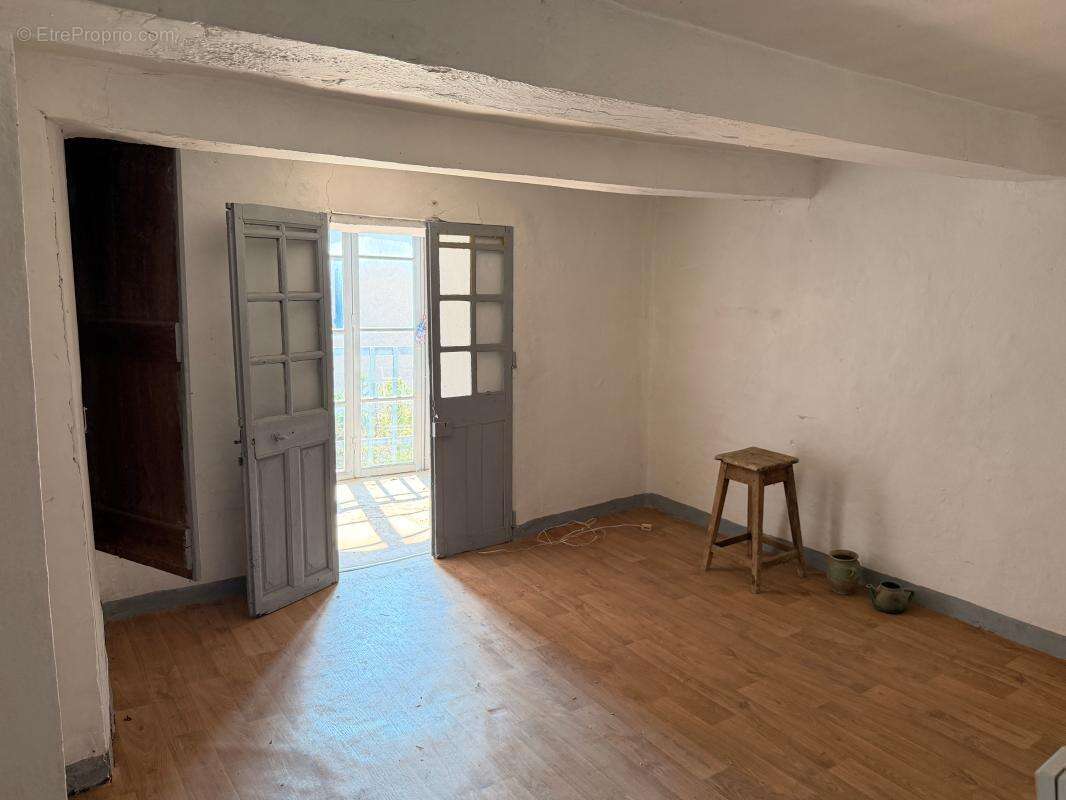 Maison À Vendre - 5 pièces - 3 chambres - Cour intérieure - photo 12