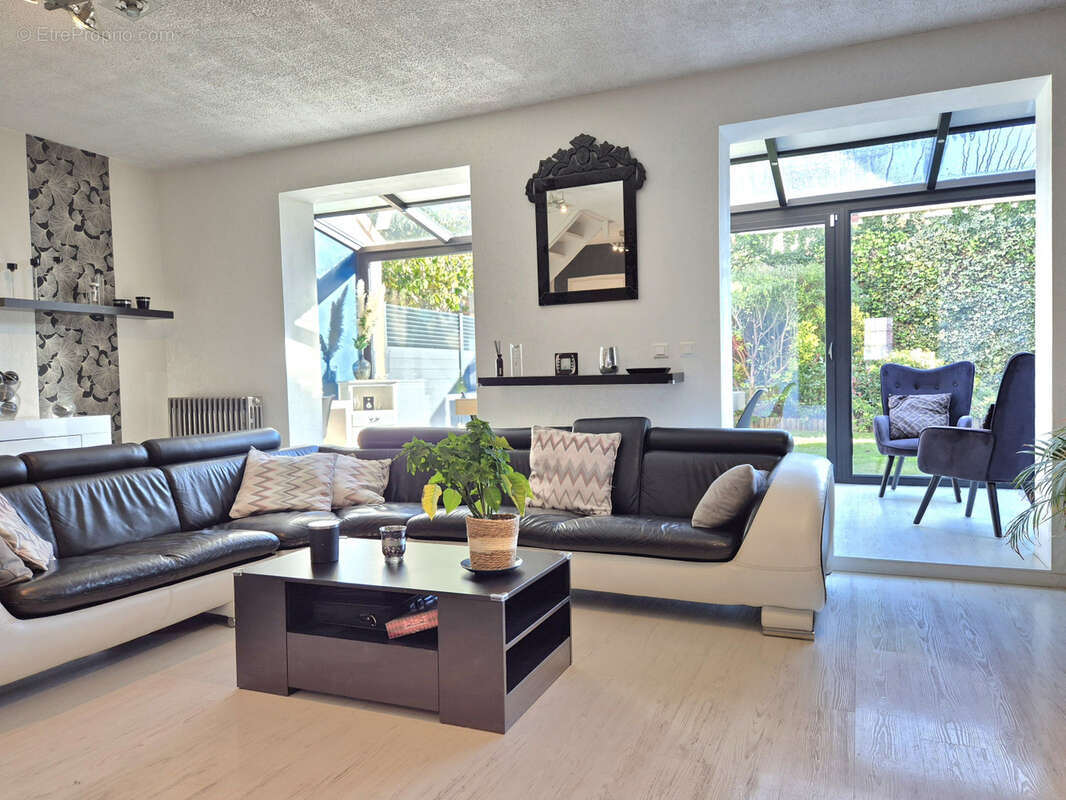 Maison à SAINT-PIERRE-DU-PERRAY