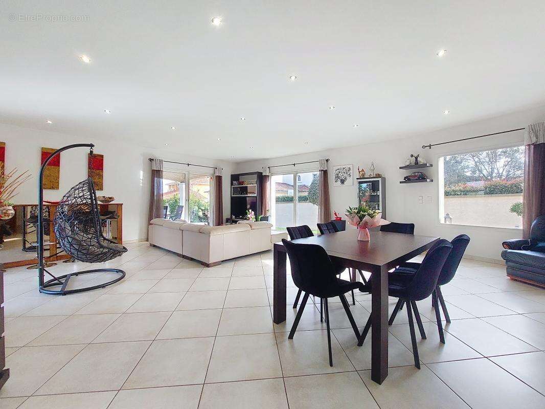 Maison à SAINT-BONNET-DE-MURE