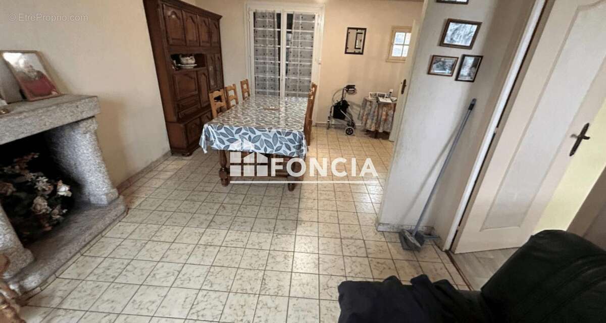 Maison à SAINT-BROLADRE