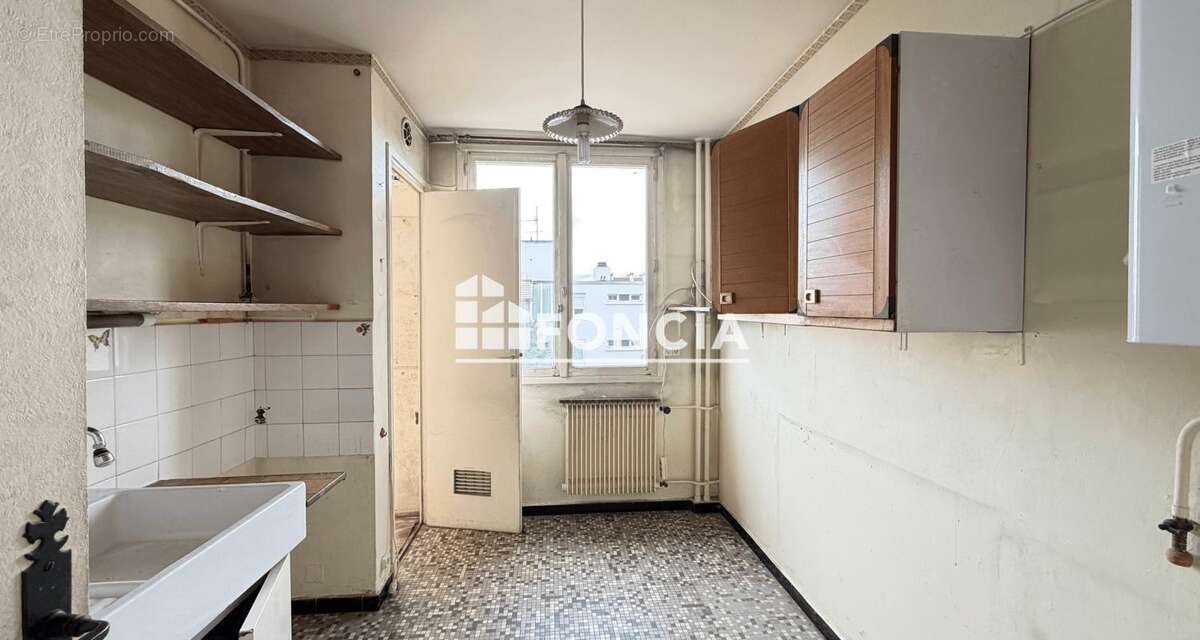 T4 lumineux quartier Gratte-Ciel - Double séjour avec balcon - photo 6