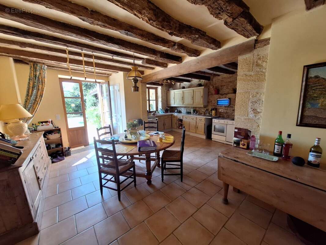 Maison 6 pièces 209 m² à vendre à Lacapelle-Biron (47150) - photo 2