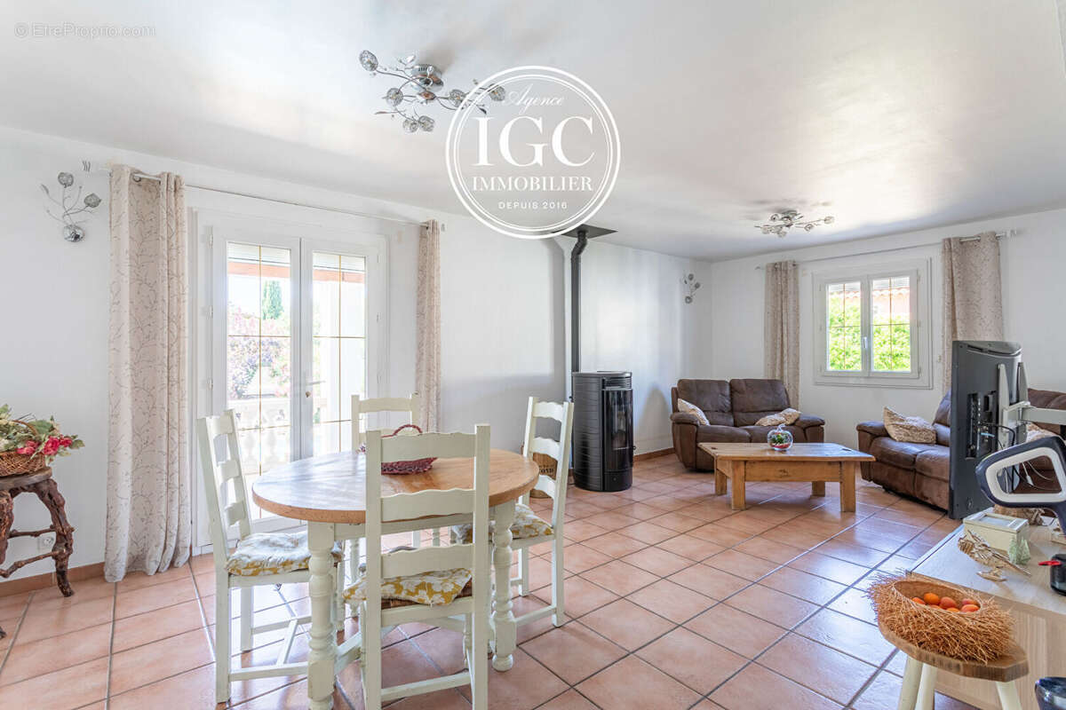 Maison t4 - 113 m² - piscine - garage - mont d'or - hopital nord - 458 m² terrain - photo 6