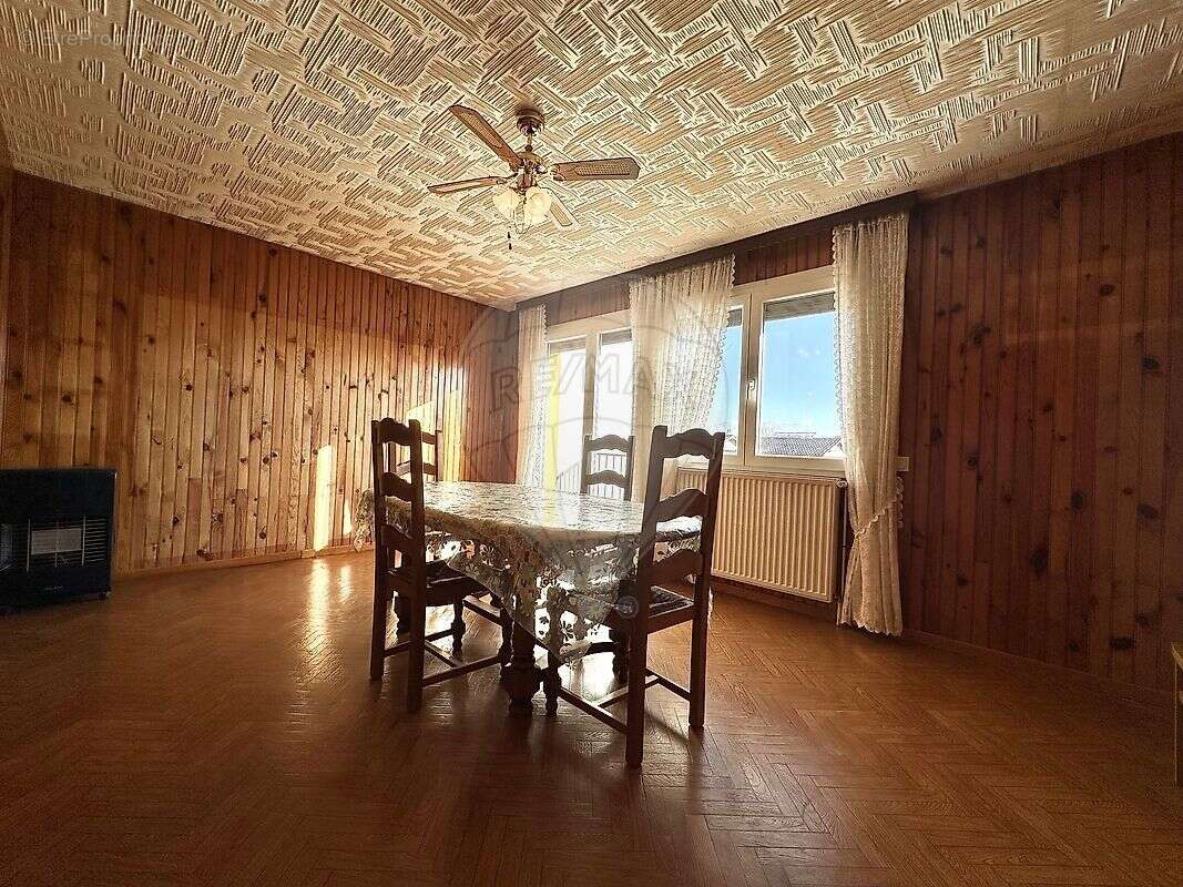 Maison à AY-SUR-MOSELLE