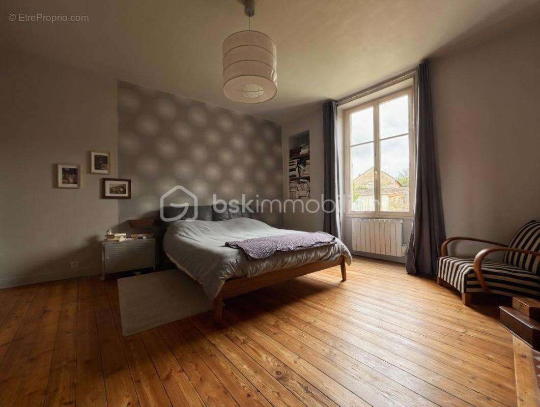 Maison à LUSSAC-LES-CHATEAUX