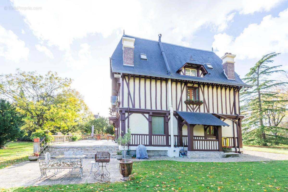 Maison à MAISONS-LAFFITTE