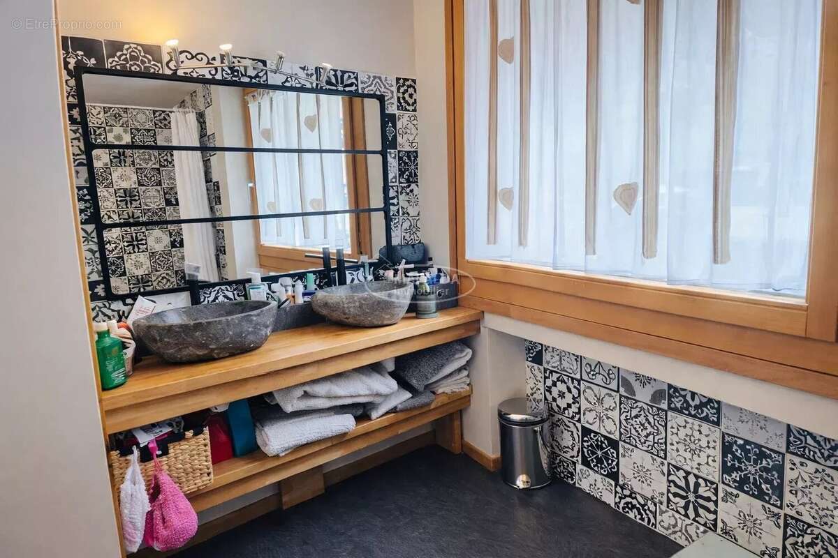 Appartement à NANCY-SUR-CLUSES