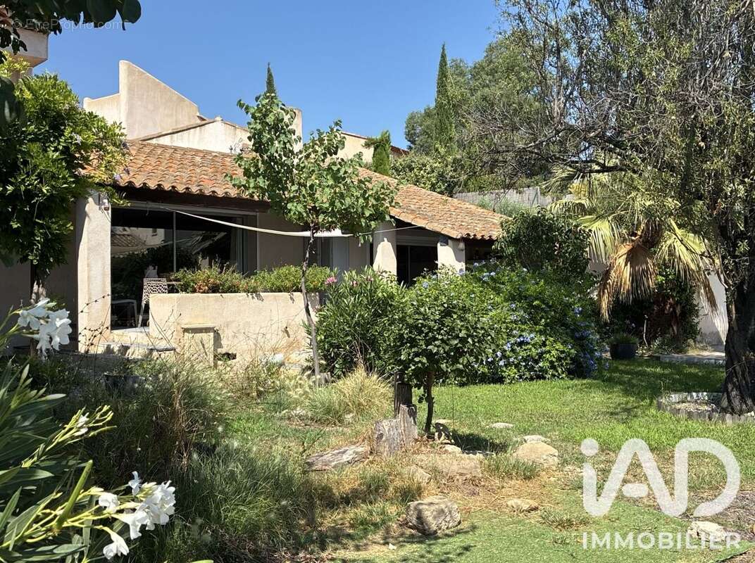 Maison 167 m² à La Fare-Les-Oliviers  - photo 2