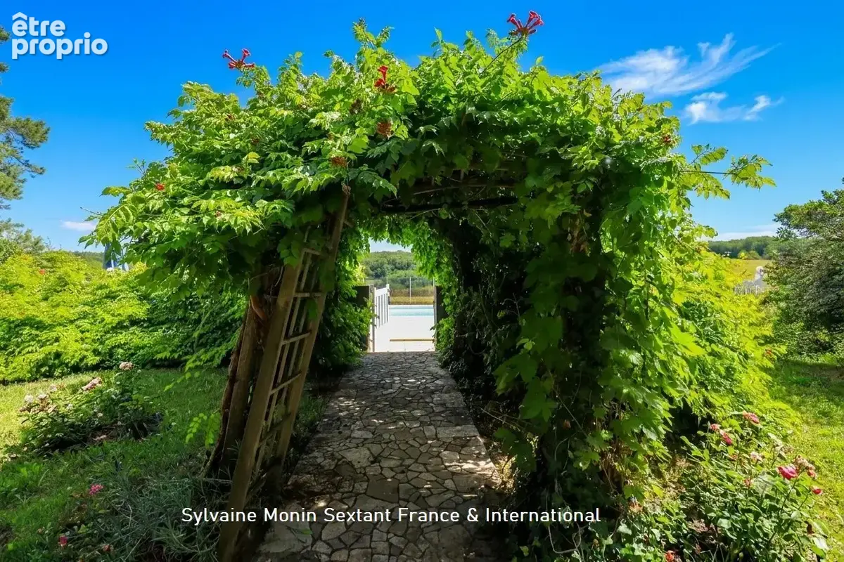 Superbe domaine de caractère du XVIIIe siècle sur 4 hectares avec piscine, maison d'amis et dépendances - photo 5