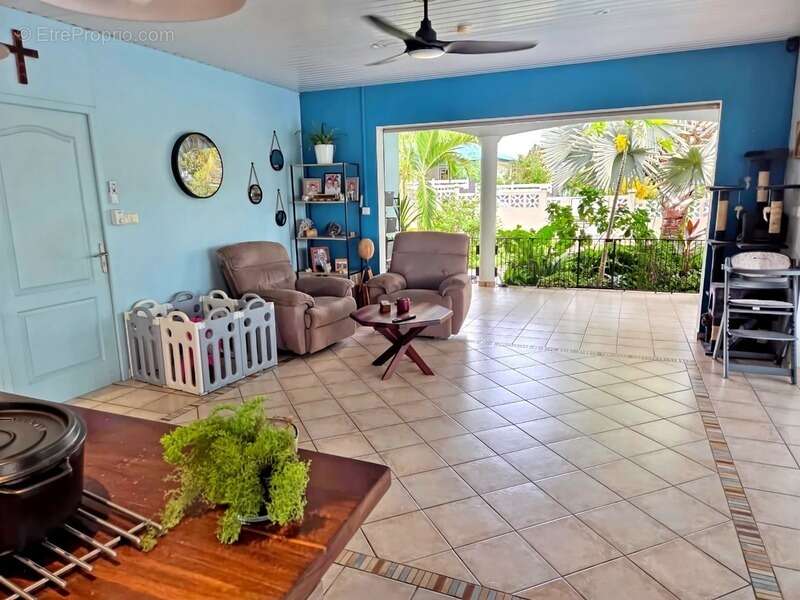 Maison à REMIRE-MONTJOLY