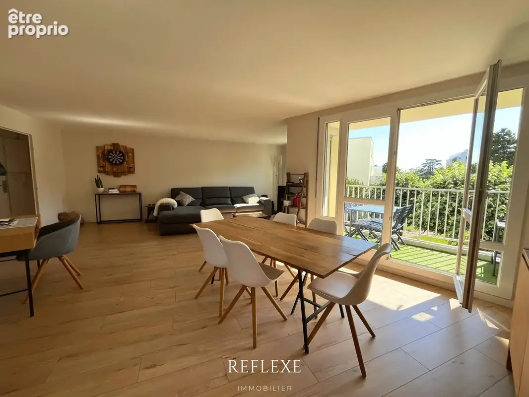 Appartement T4 rénové 80 m2 avec cave et garage - Résidence prisée Le Colysée - Besançon - photo 4