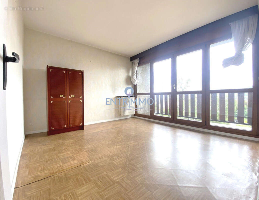 Chambre 1 avec Balcon - Appartement à ANNECY