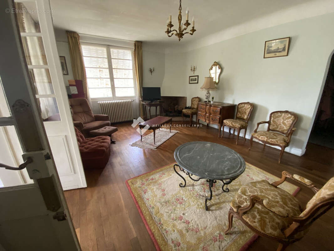 Maison 144 m² à Mirebeau  - photo 2