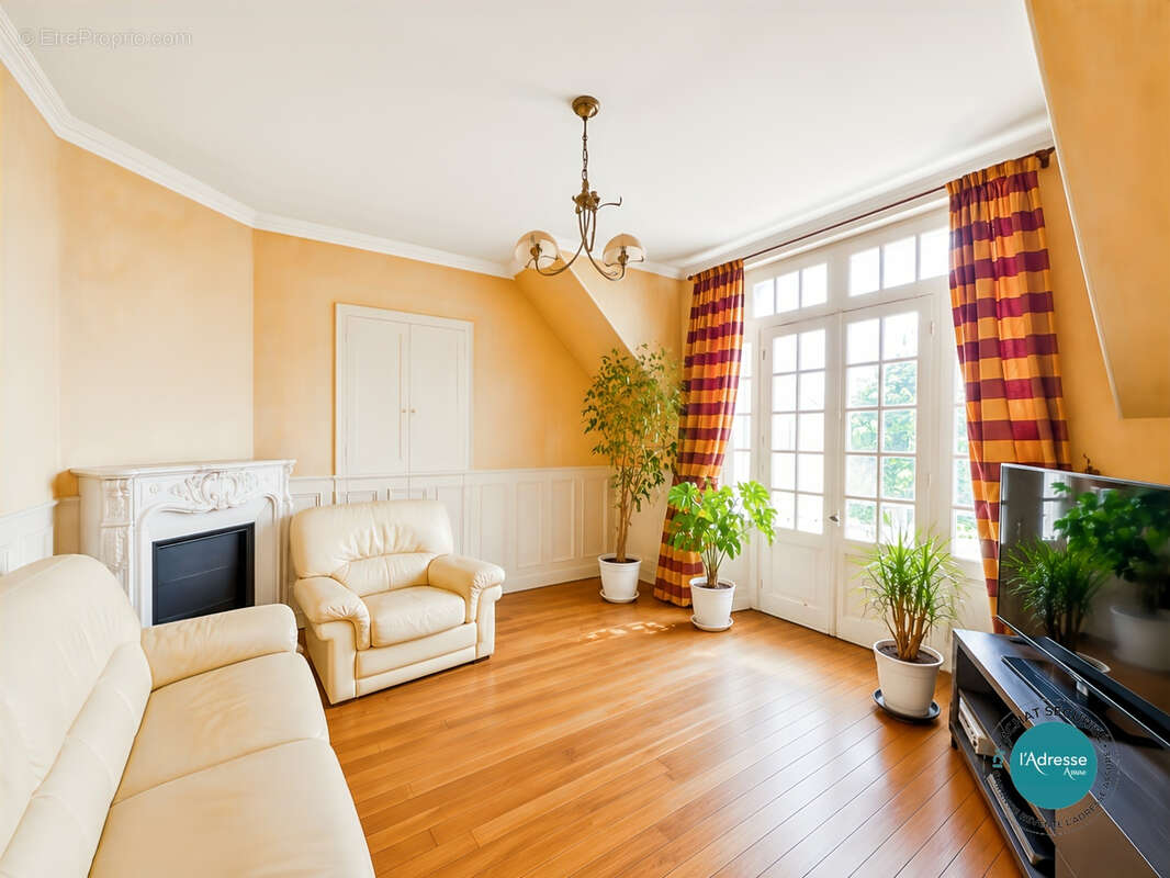 Maison à VERT-LE-PETIT
