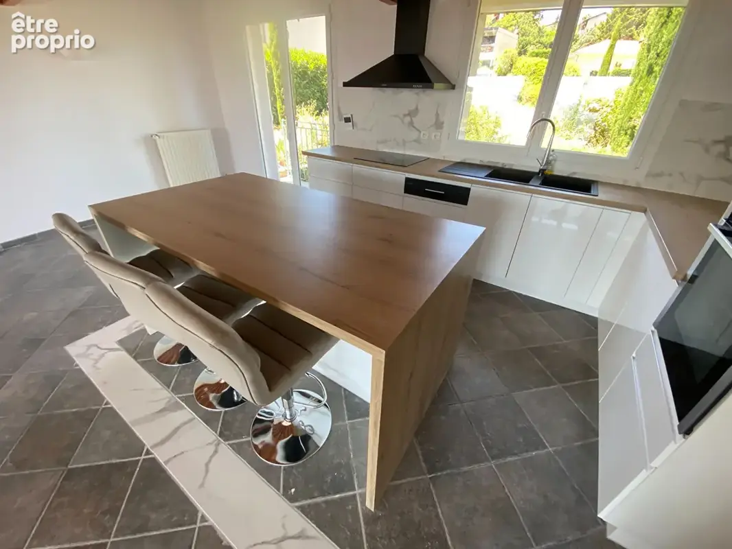 Villa de PLAIN PIED avec une VUE INCROYABLE et CAVE surprenante ! - photo 4